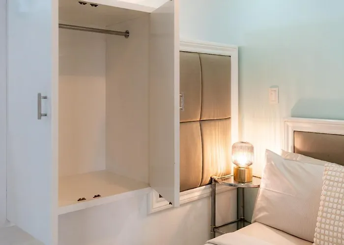 Apartamento Studio In Greenbelt Makati With Fiber Wifi & Free Pool Access