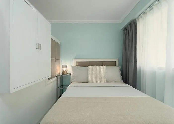 Studio In Greenbelt Makati With Fiber Wifi & Free Pool Access *