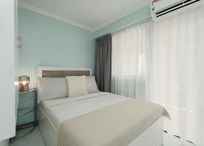 Studio In Greenbelt Makati With Fiber Wifi & Free Pool Access